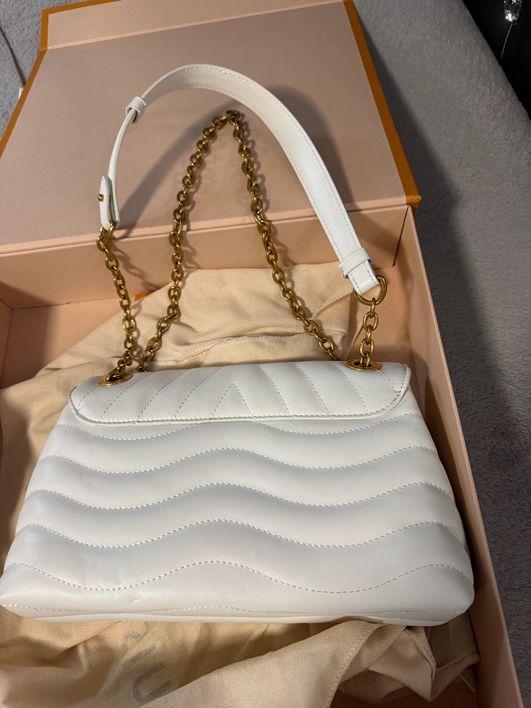 Louis Vuitton White Leather Shoulder Bag - photo 5