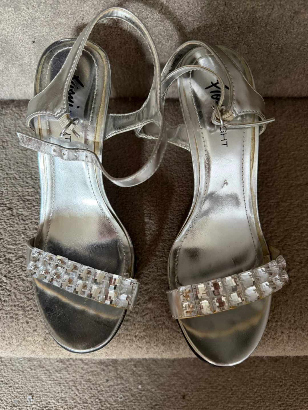 Fioni Night Silver Heels size 6 1/2 W