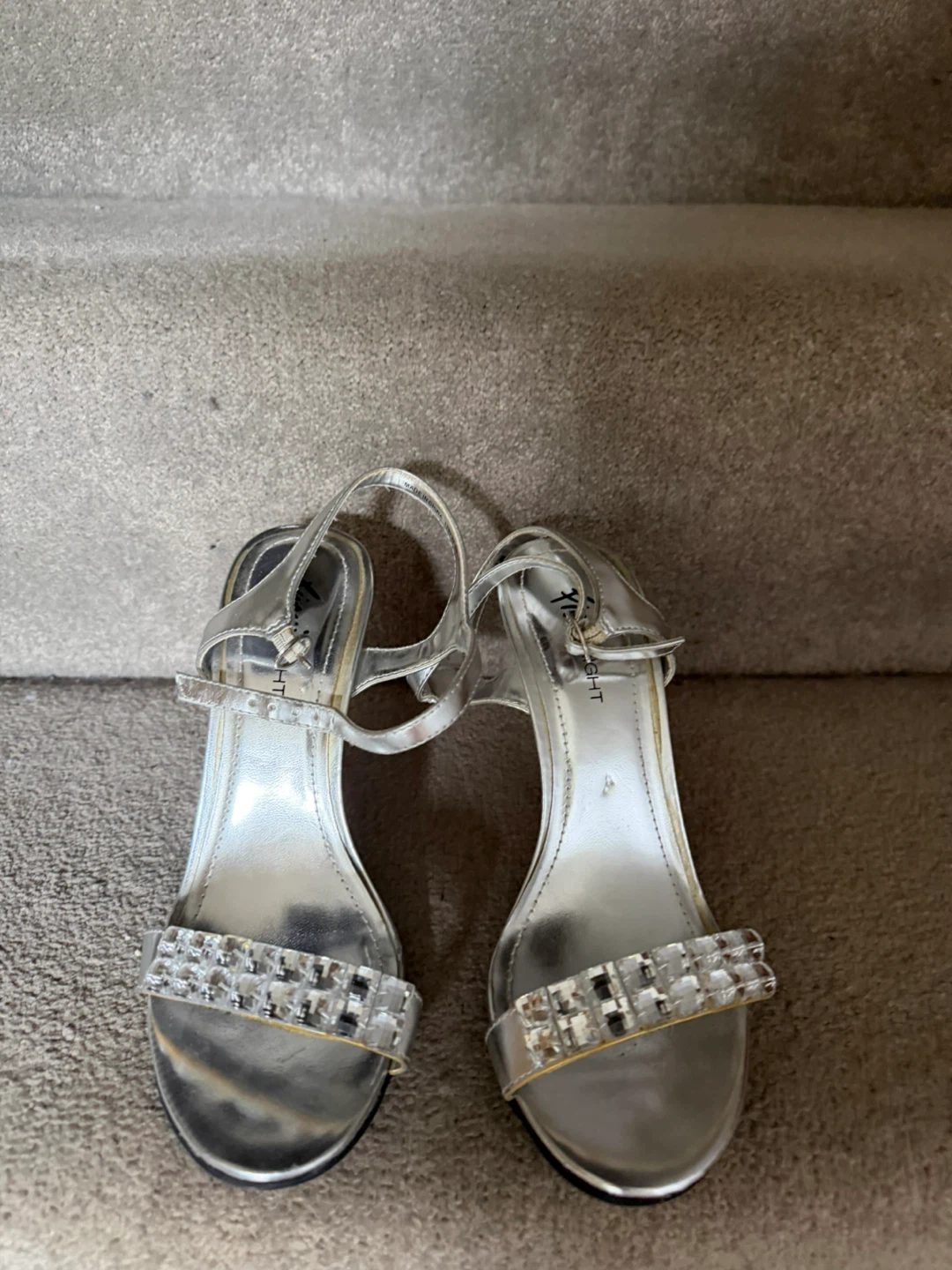 Fioni Night Silver Heels size 6 1/2 W - photo 2