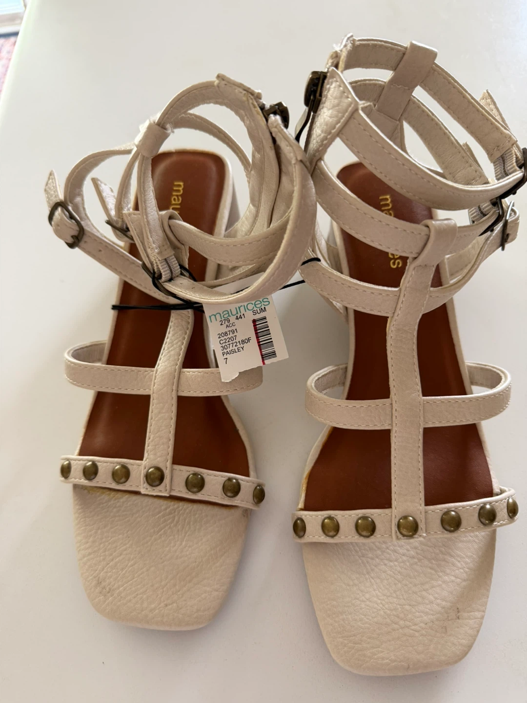 Maurices Cream Sandals Size 7