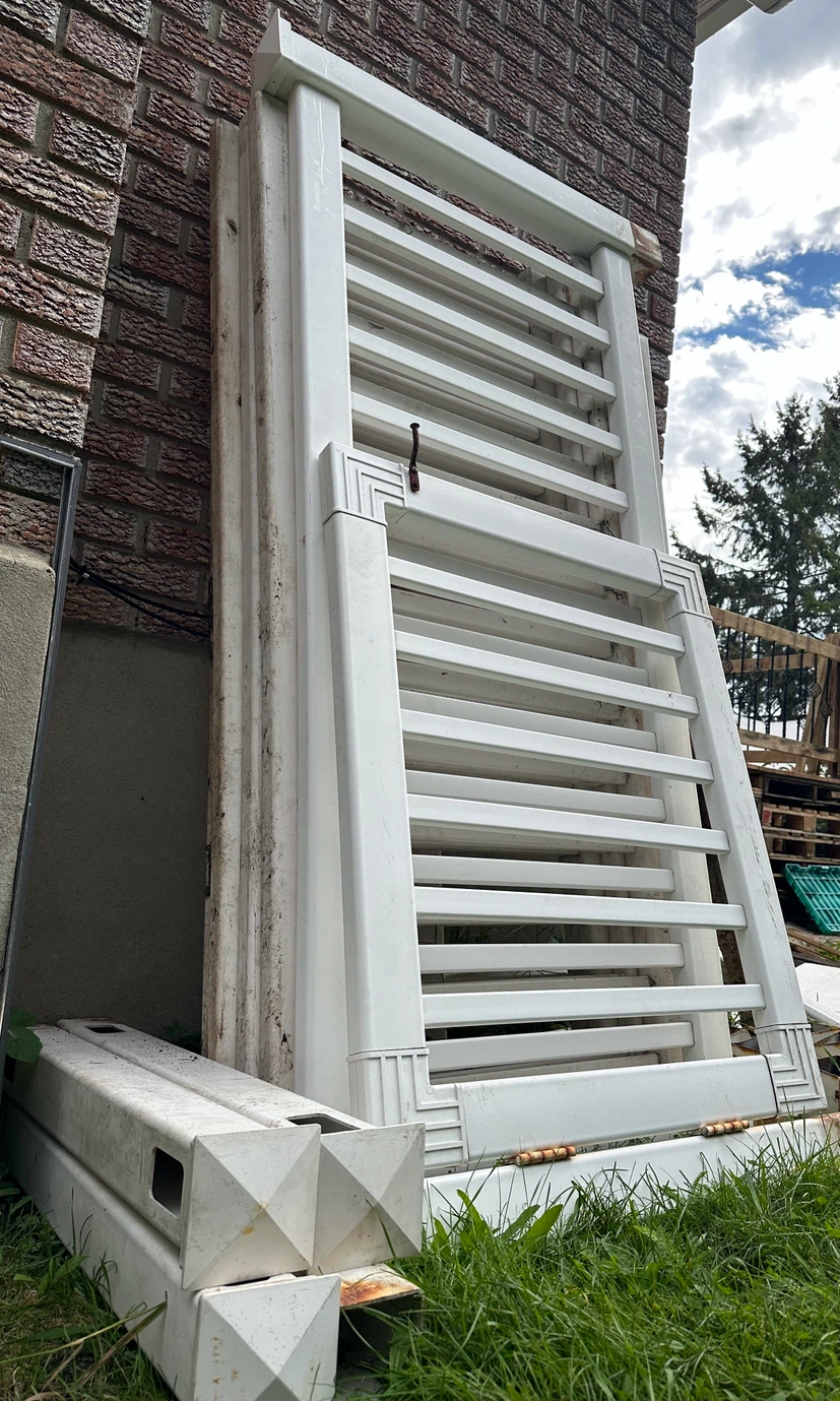 White Fence Panels + Gate – Approx. 40 ft (CAN DELIVER)