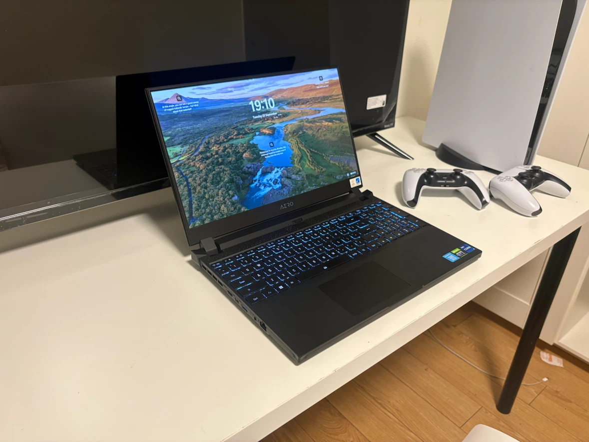 GIGABYTE AERO 5 XE 15.6" 4K OLED Gaming / Creator Laptop