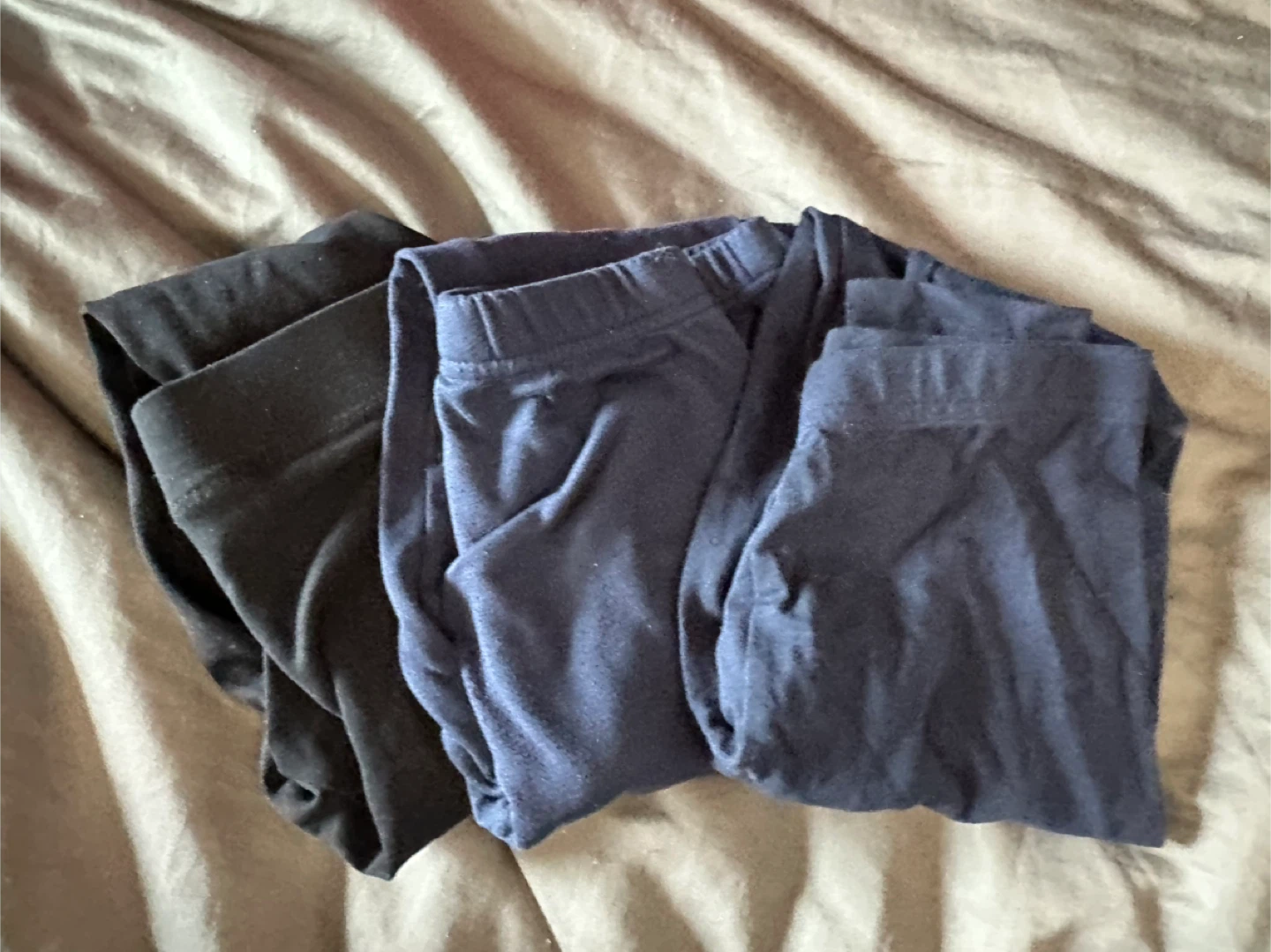 3 pairs of leggings. 7/8