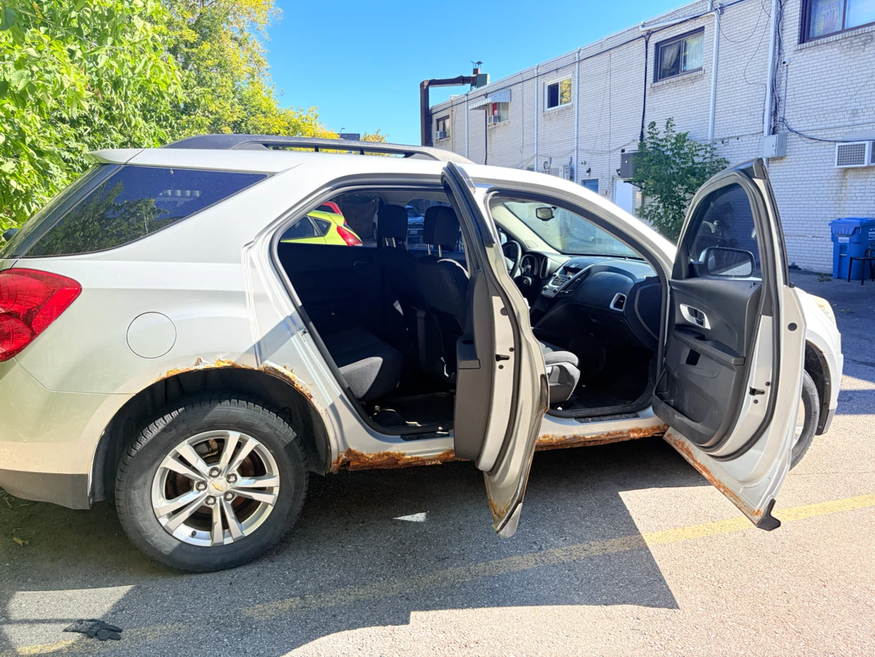 Silver Chevrolet Equinox SUV - photo 4