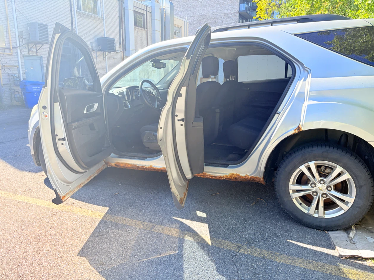 Silver Chevrolet Equinox SUV - photo 5