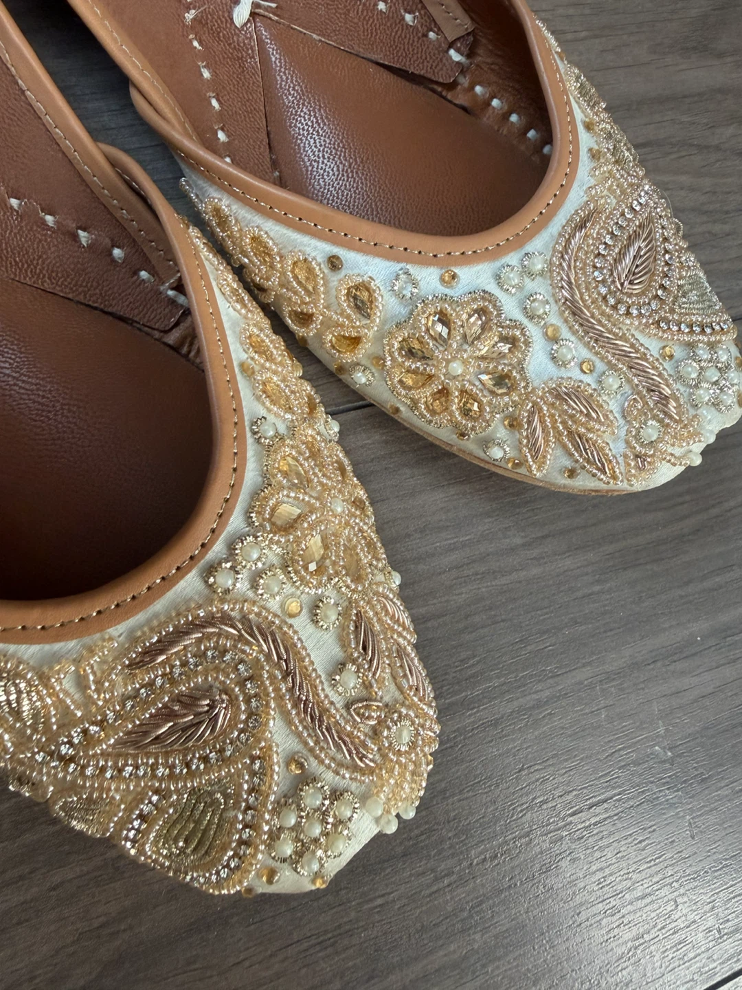 Embroidered Traditional Jutti Flats - photo 2
