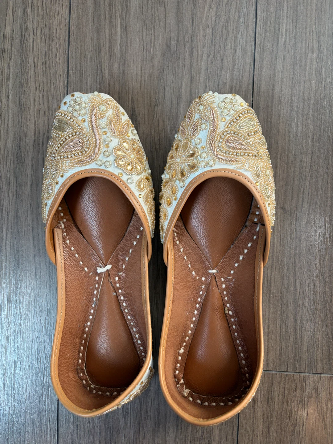 Embroidered Traditional Jutti Flats - photo 3