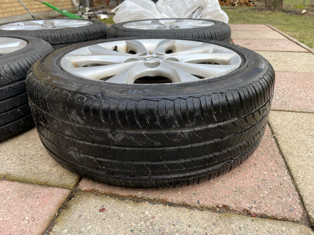 Set of 4 Mazda Alloy Rims with Michelin Tires - photo 2