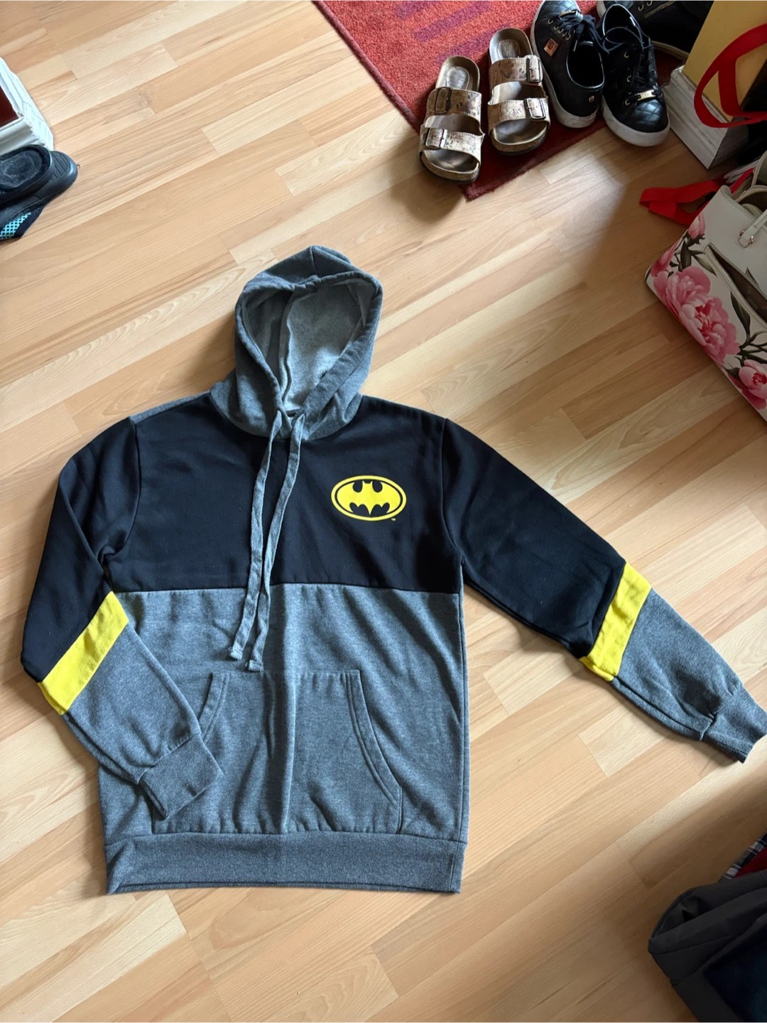 Men’s Batman Hoodie Size Small  $5 firm