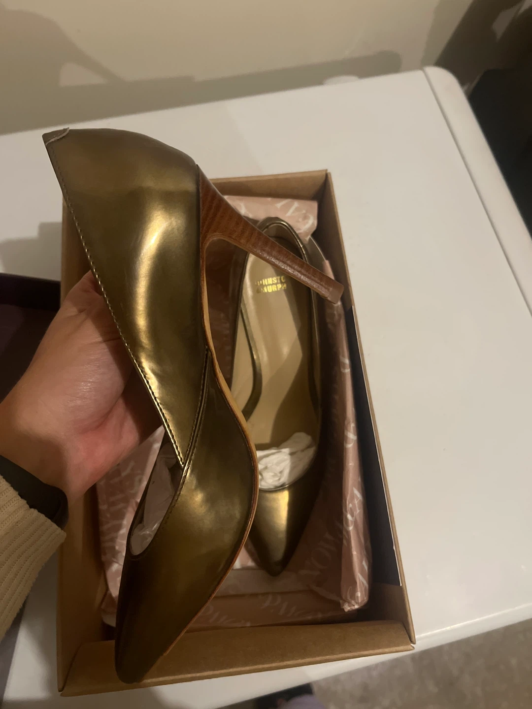 Johnston & Murphy Gold Heels Size 6 - photo 2