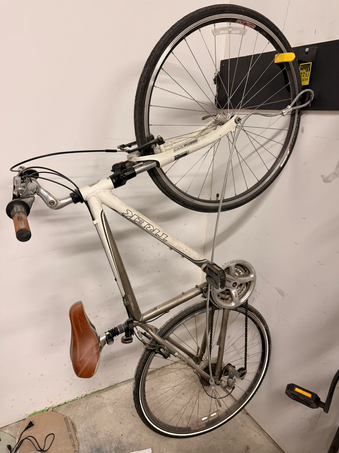 Trek 7200 Hybrid Bike