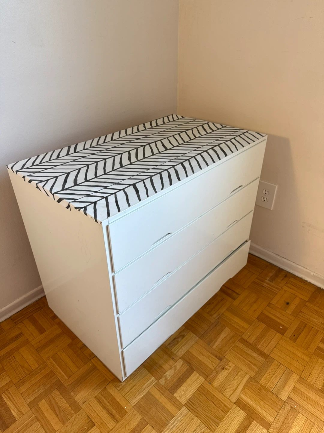 White 4-Drawer Dresser - photo 2