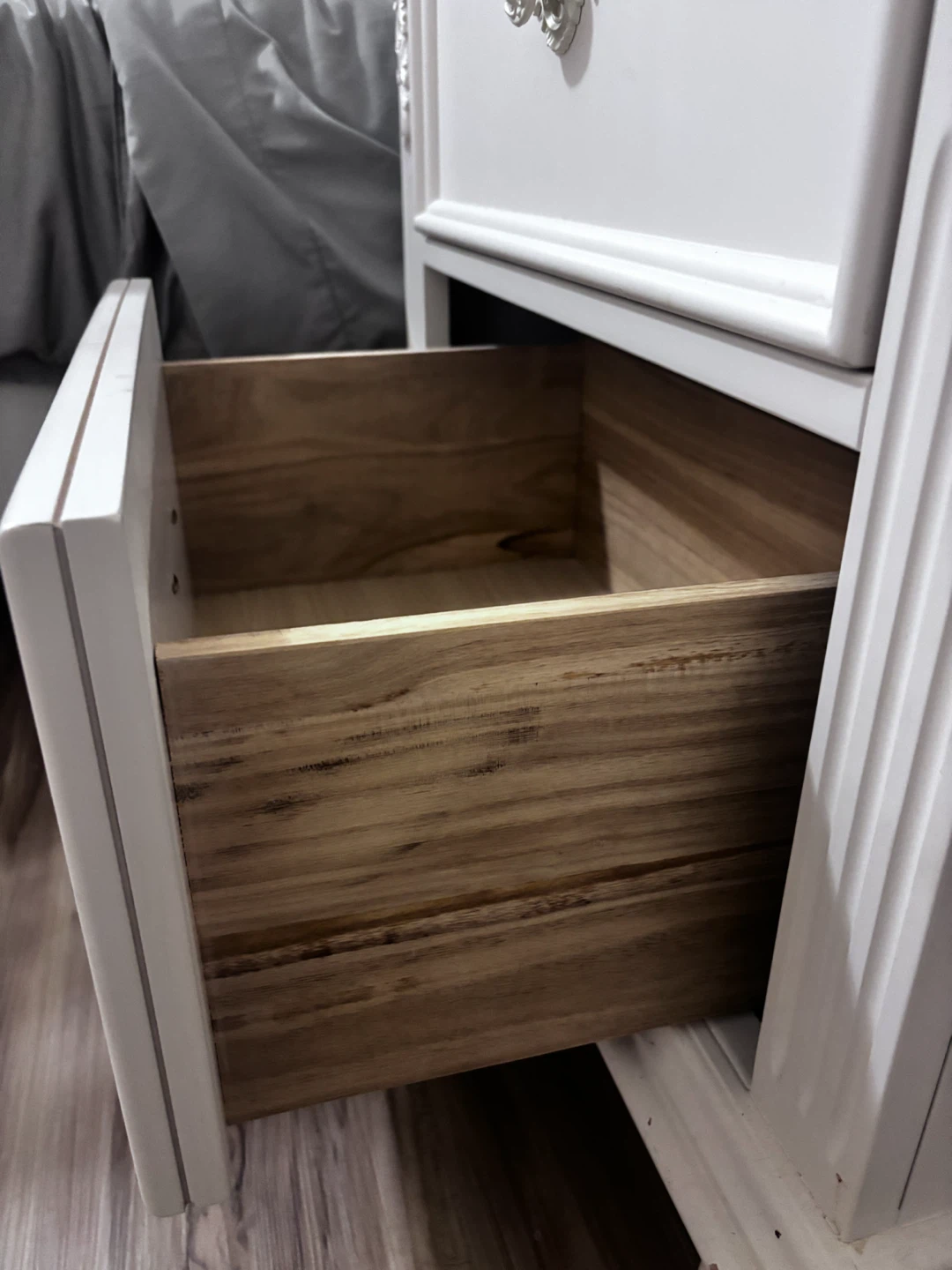 Pair of Home Meridian Villa Night Stands - photo 3