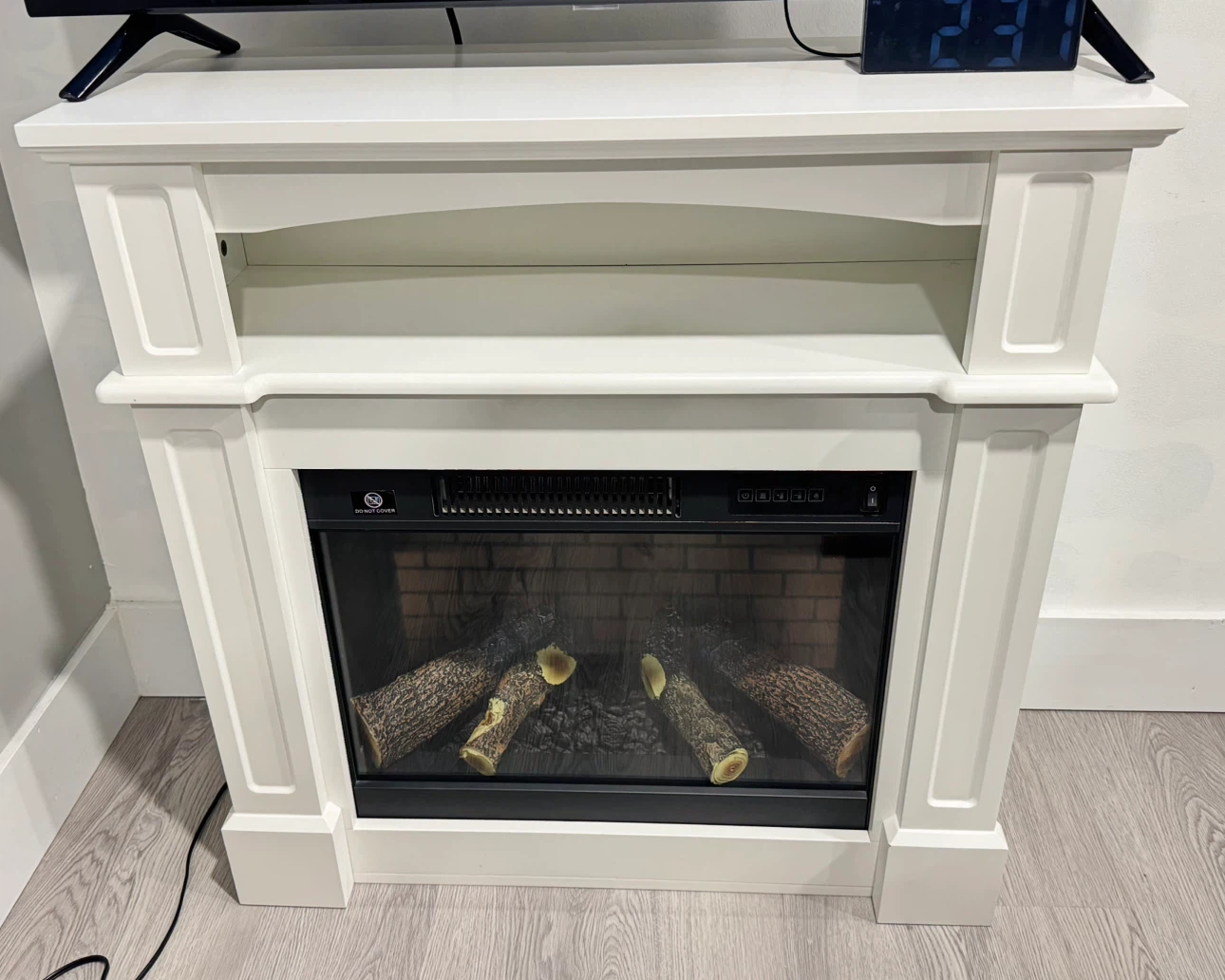 White Electric Fireplace with Mantel – Excellent Condition