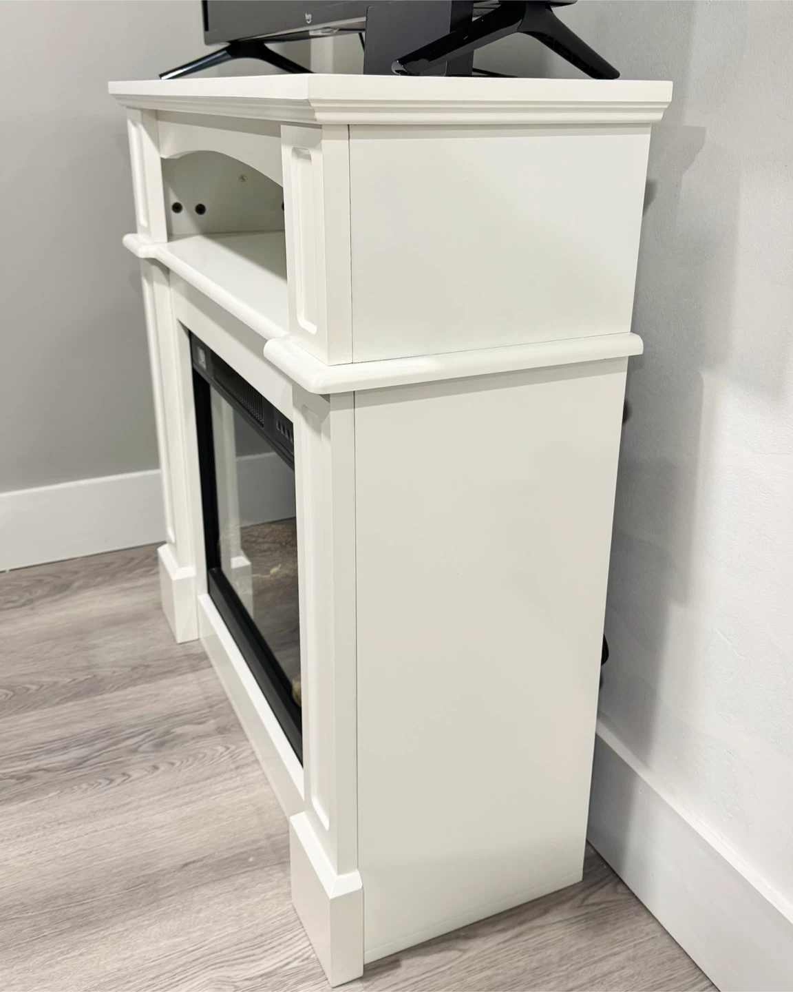 White Electric Fireplace with Mantel – Excellent Condition - photo 4
