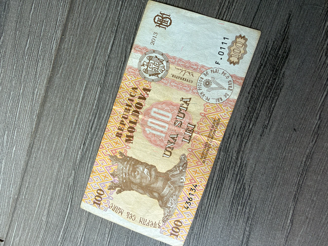 Moldova 100 Lei Banknote 2013