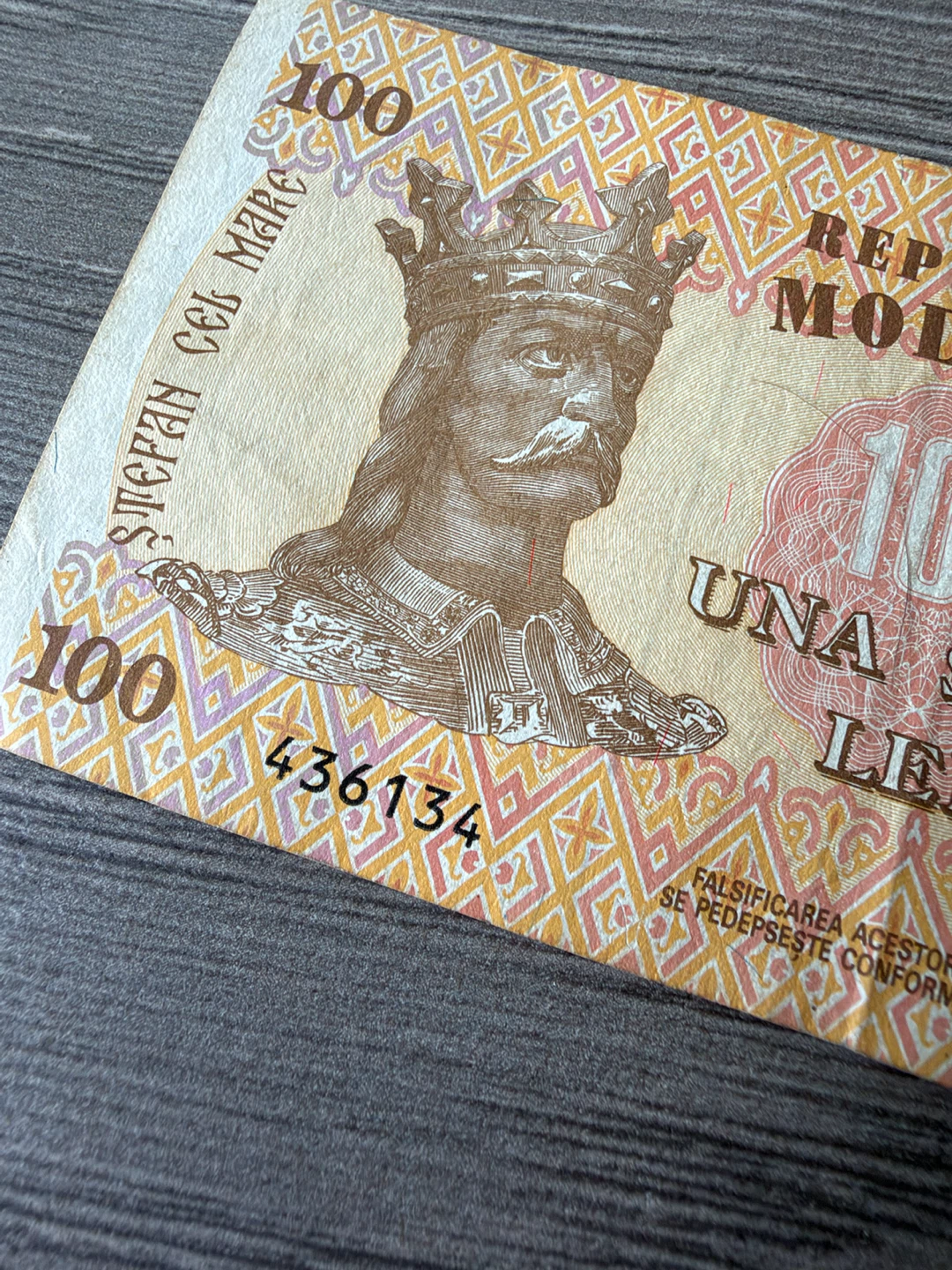 Moldova 100 Lei Banknote 2013 - photo 3
