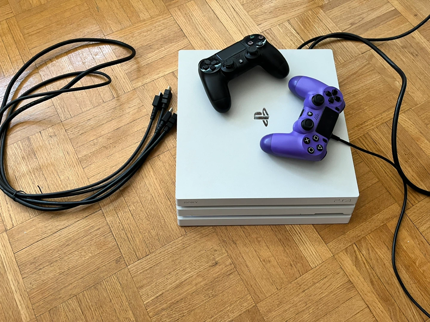 -9/28 PlayStation4 Pro Console w 2 controllers, 2 HDMI - photo 2