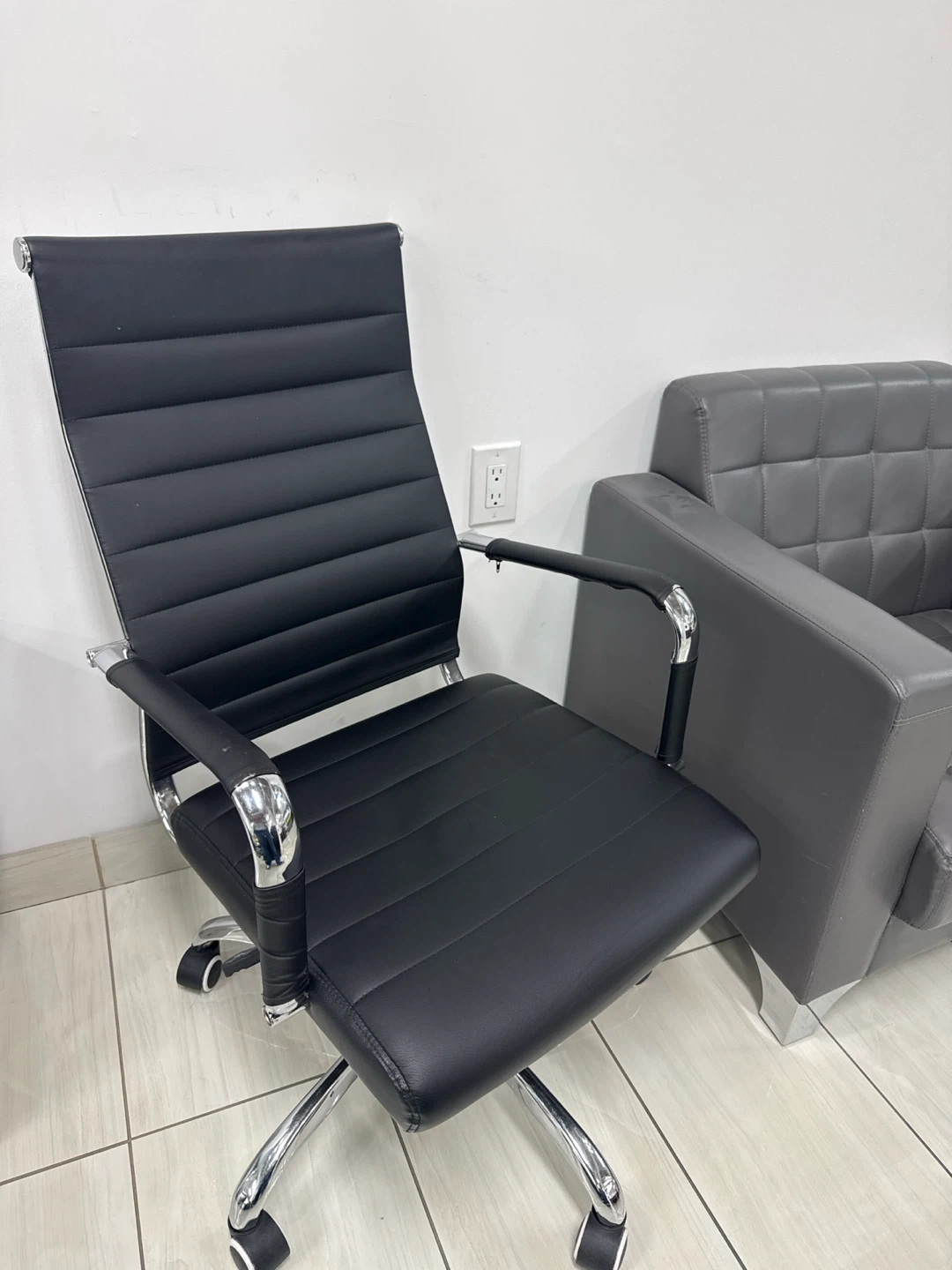 Black Ribbed Office Chair