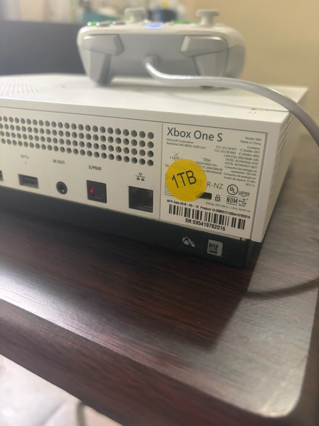 Xbox One S 1TB Console - photo 2