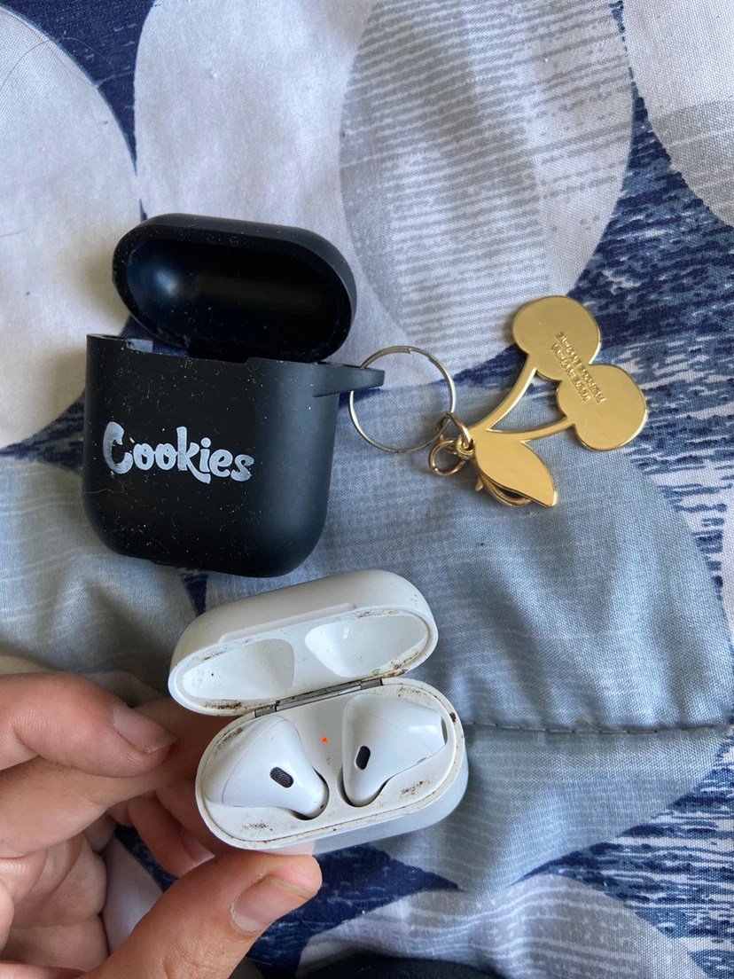 AirPods gen 2 with case