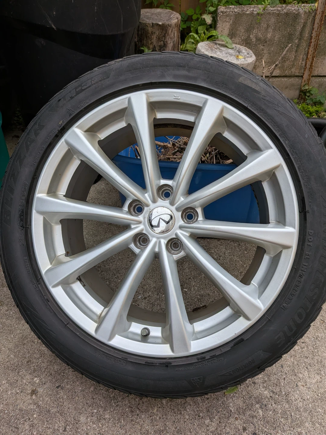18” Infiniti Alloy Wheels & Blizzak LM-32 Winter/Snow Tires (4)
