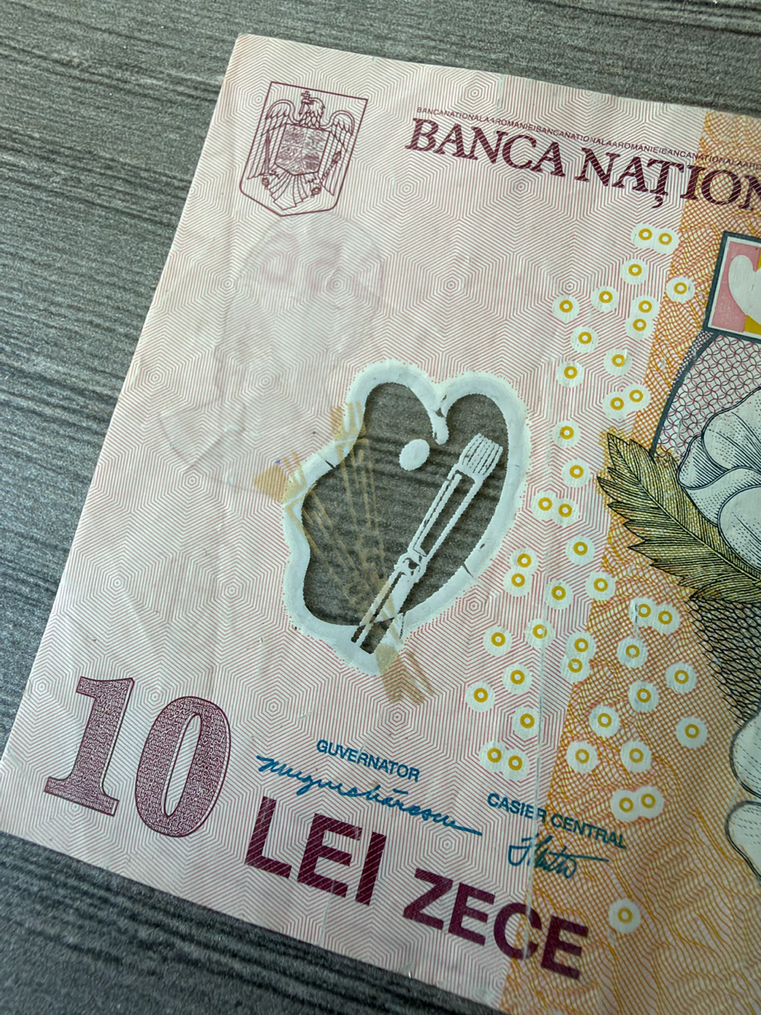 Romanian 10 Lei Banknote - photo 3
