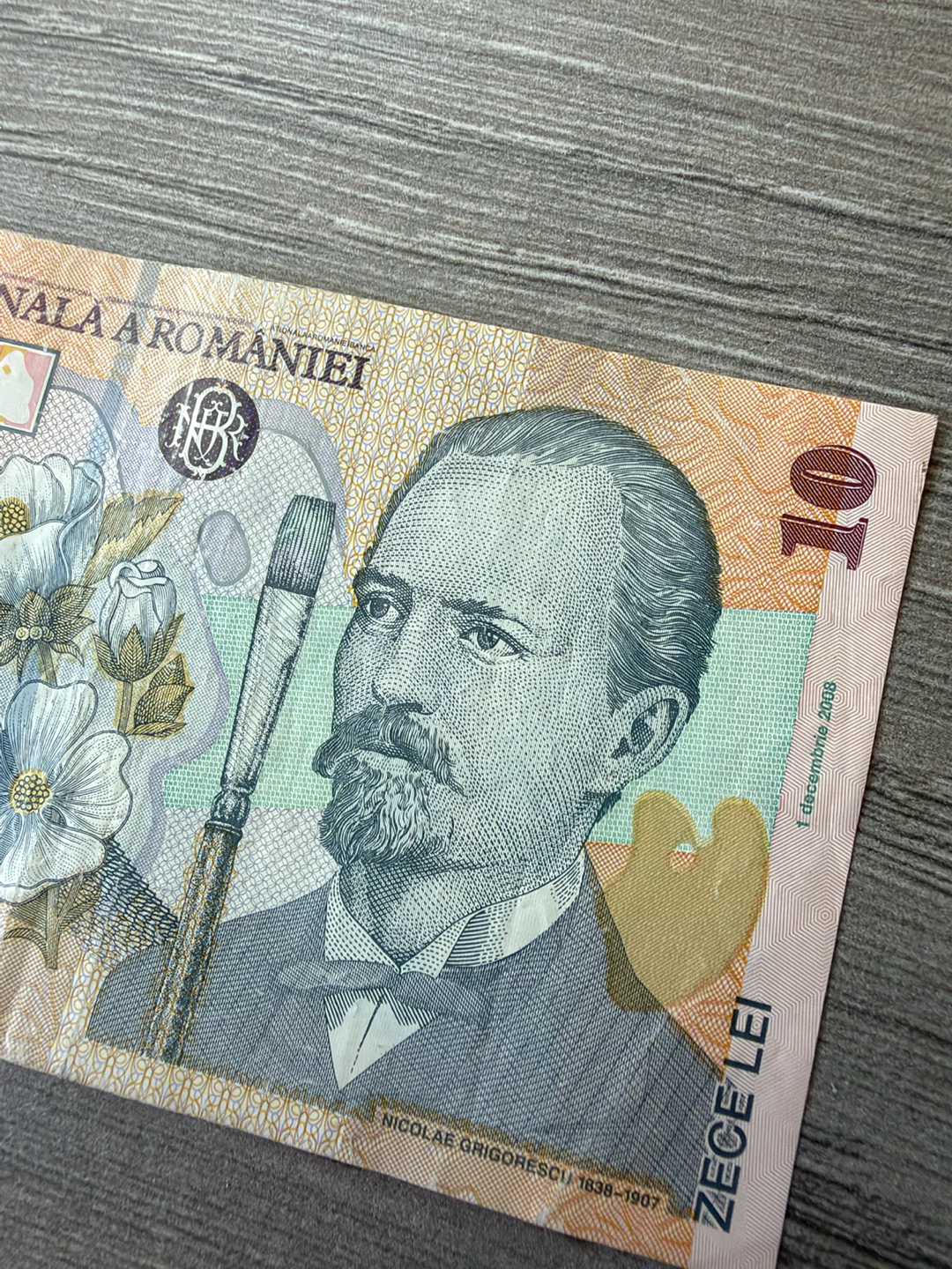 Romanian 10 Lei Banknote - photo 4
