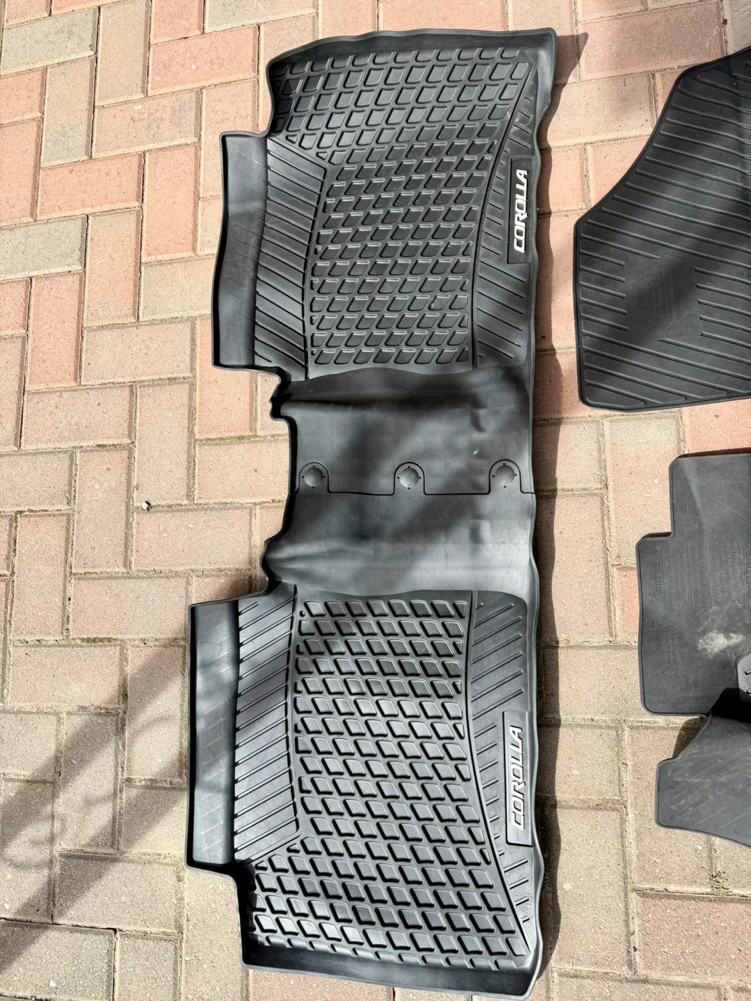 Toyota Corolla Floor Mats - Good Condition - photo 3