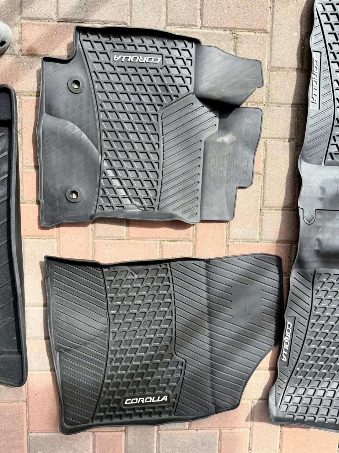 Toyota Corolla Floor Mats - Good Condition - photo 4