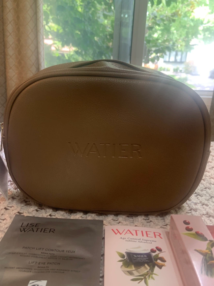 Watier Skincare and Cosmetics Gift Set - photo 2