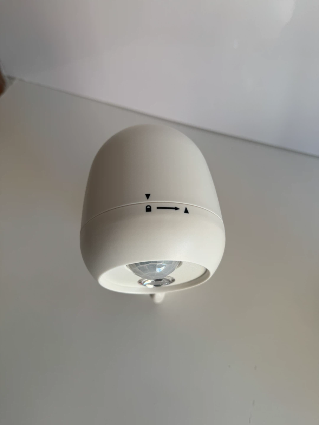 Battery-Operated Motion Sensor LED Light - photo 2
