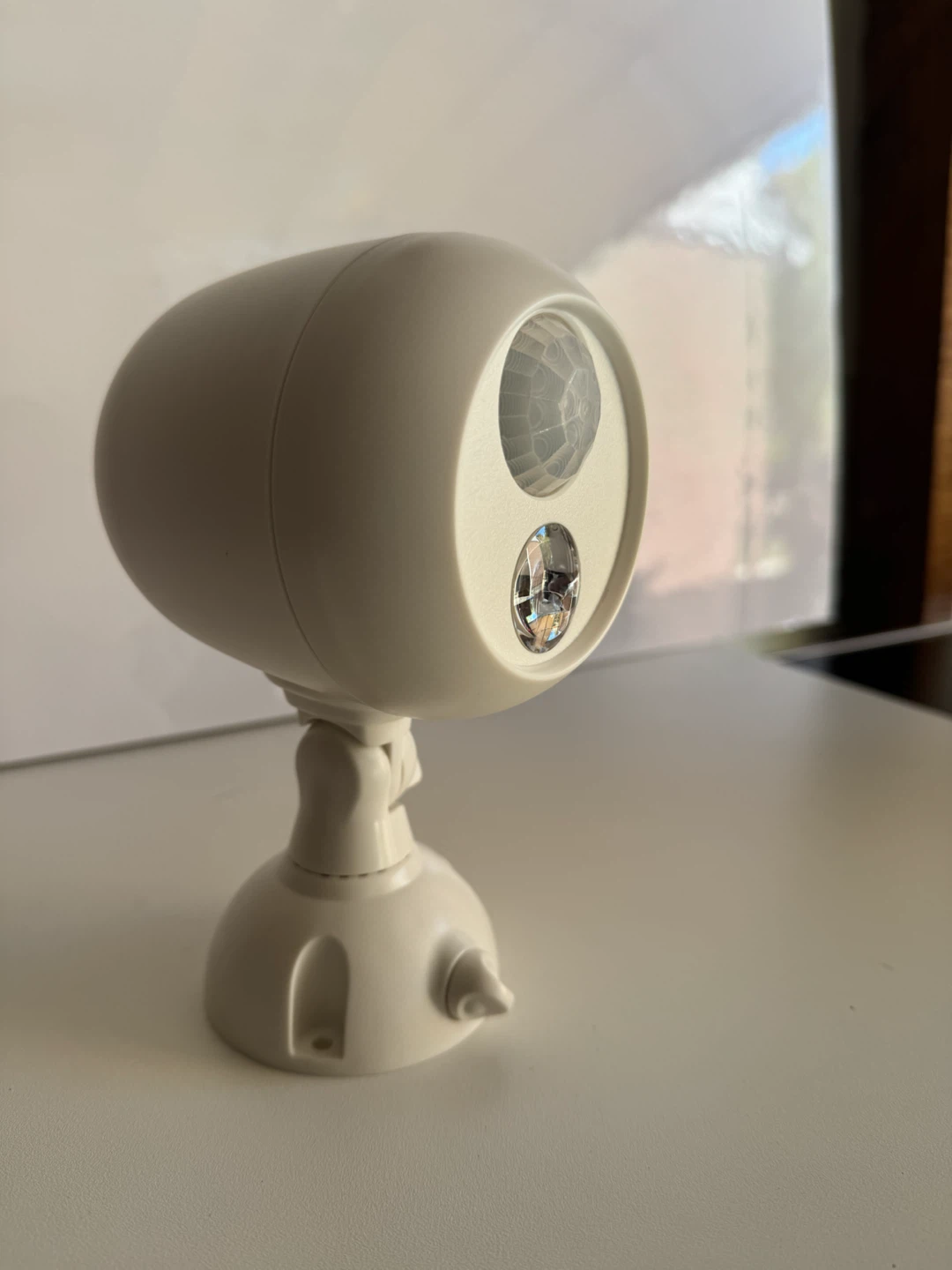 Battery-Operated Motion Sensor LED Light - photo 3
