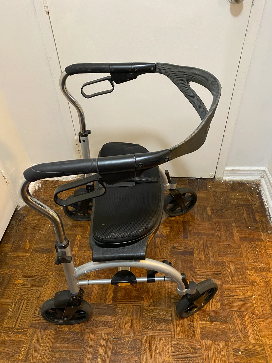 Foldable quality 4 wheel walker - photo 4