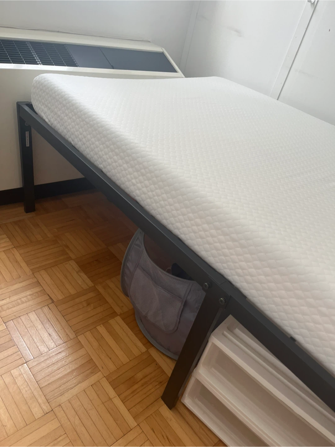Twin size mattress with metal bed frame - photo 2