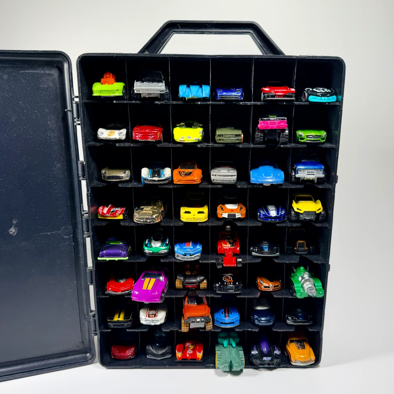 48x Hot Wheels Cars in Case - photo 4