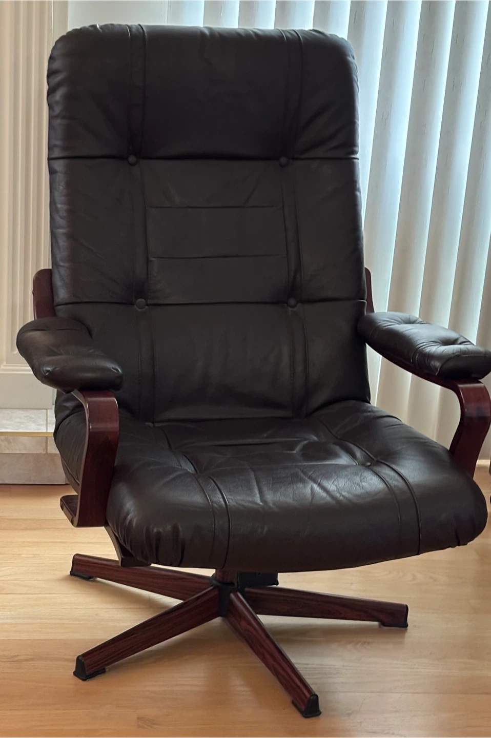 Brown leather arm chair w/ footstool - photo 4