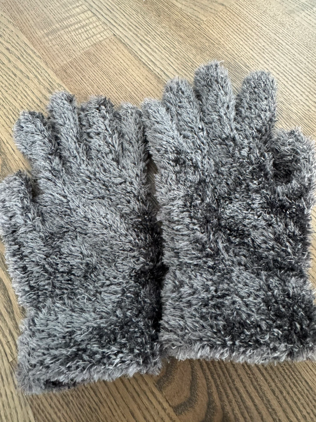 grey fuzzy gloves - photo 3