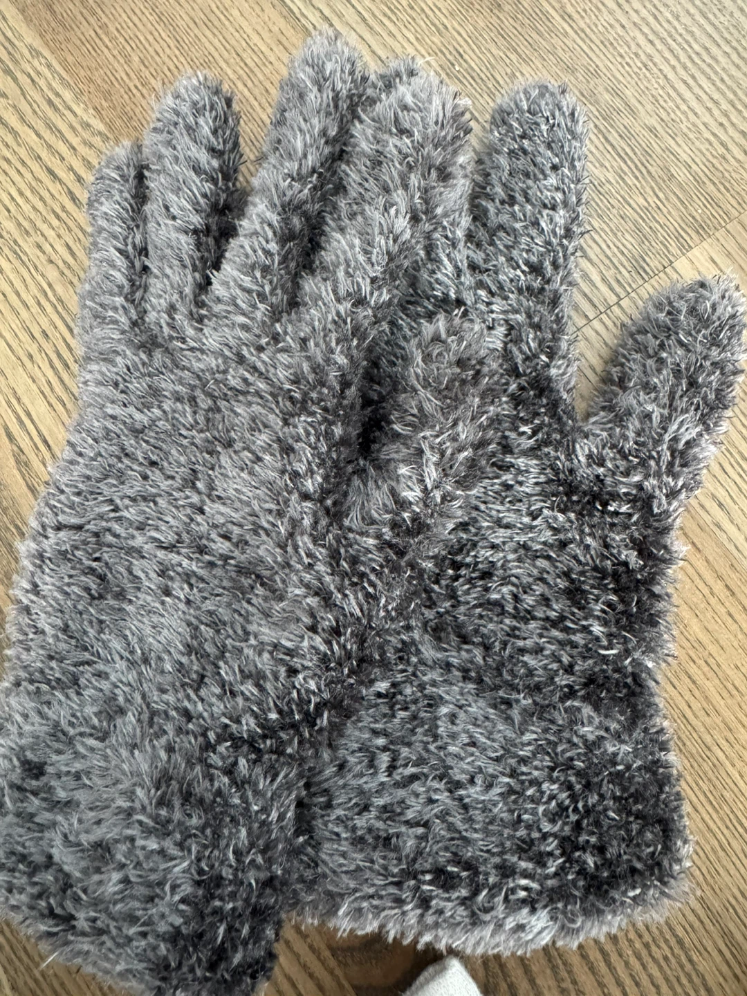 grey fuzzy gloves - photo 5