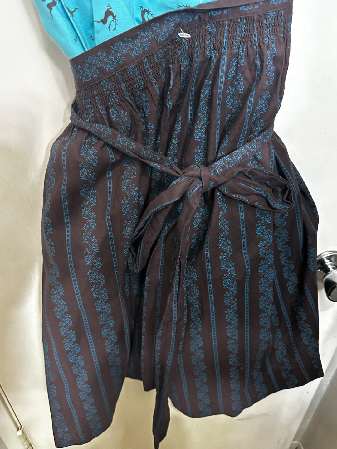 Austrian Dirndl dress complete with matching apron - photo 3