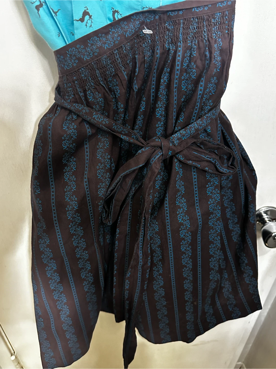 Austrian Dirndl dress complete with matching apron - photo 2