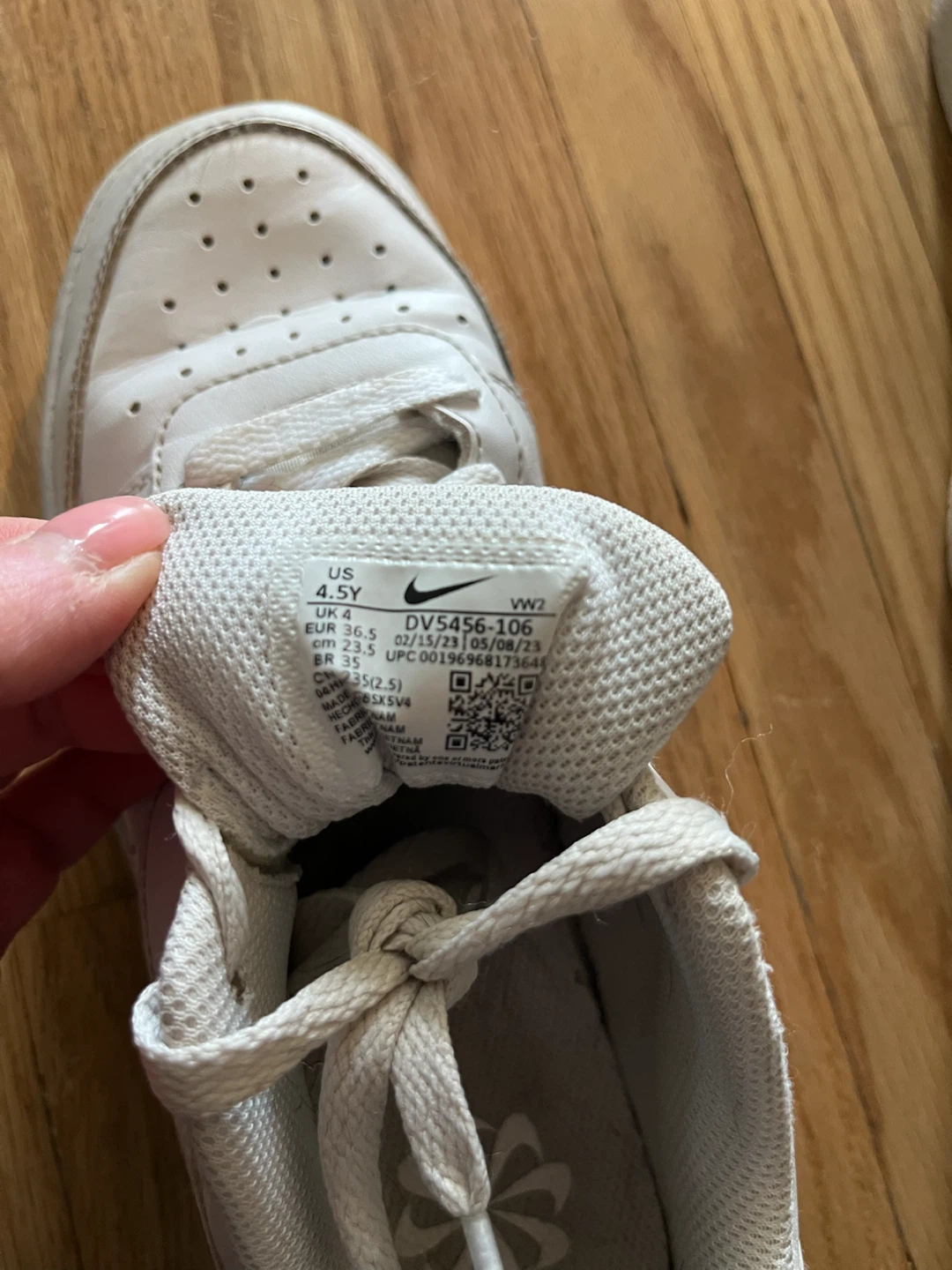 Nike White Sneakers Size 4.5Y - photo 5