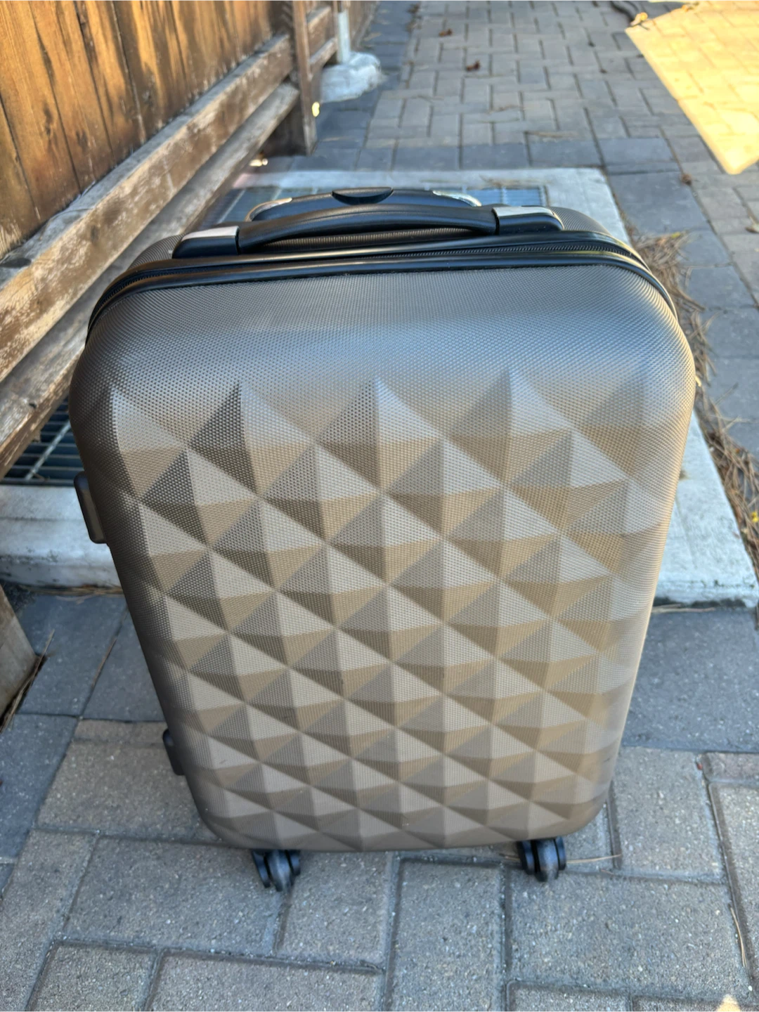 Stradda hard-shell carry-on luggage