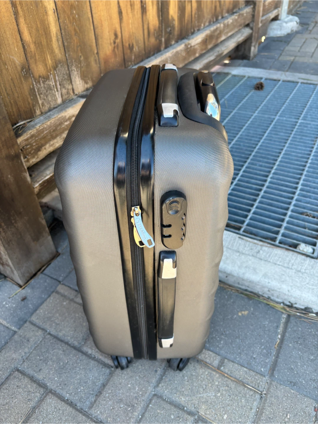 Stradda hard-shell carry-on luggage - photo 3