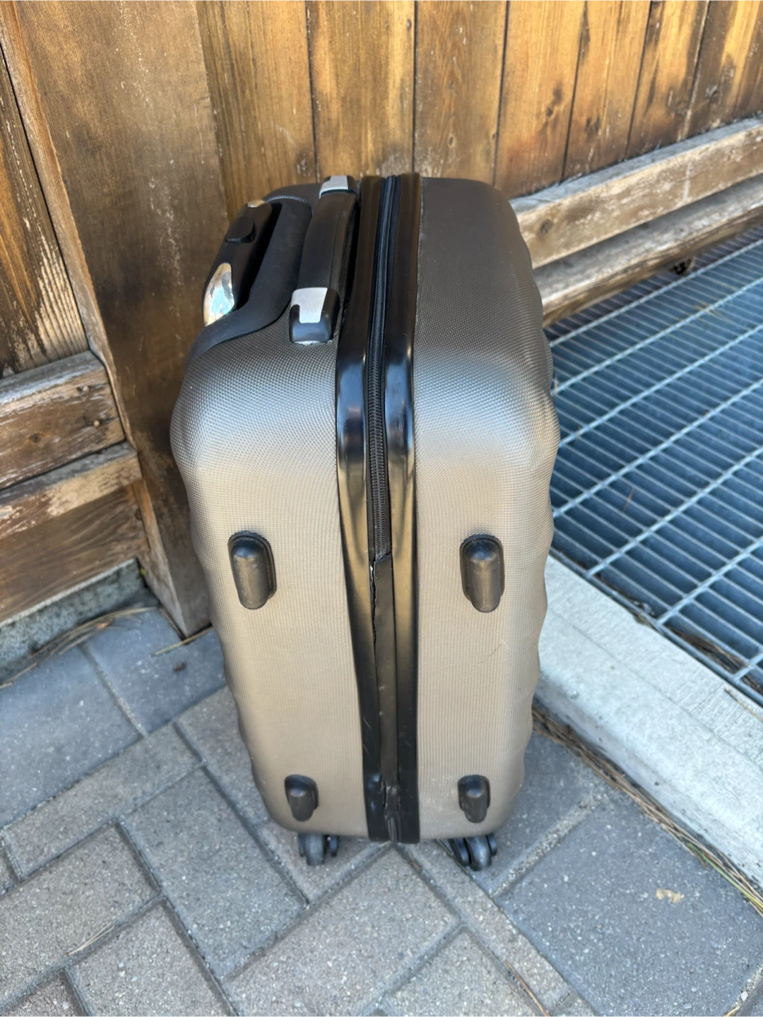 Stradda hard-shell carry-on luggage - photo 5