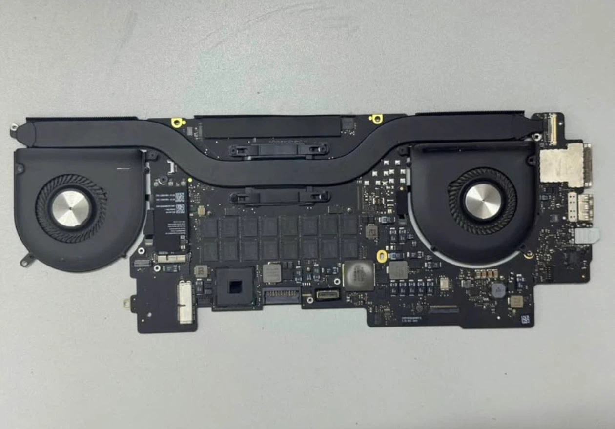 Logic Board MacBook Pro 15 Mid 2015 i7 2.2GHz 16GB 820-00138-A