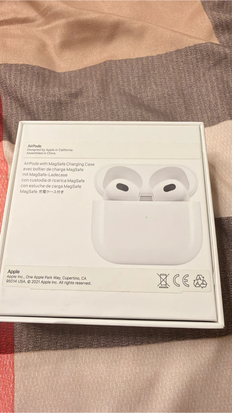 Apple AirPods (3rd Generation) with MagSafe Charging Case - photo 2