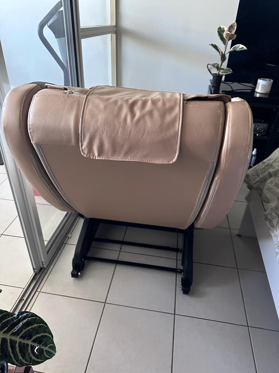 LIKE NEW Massage Chair - photo 4