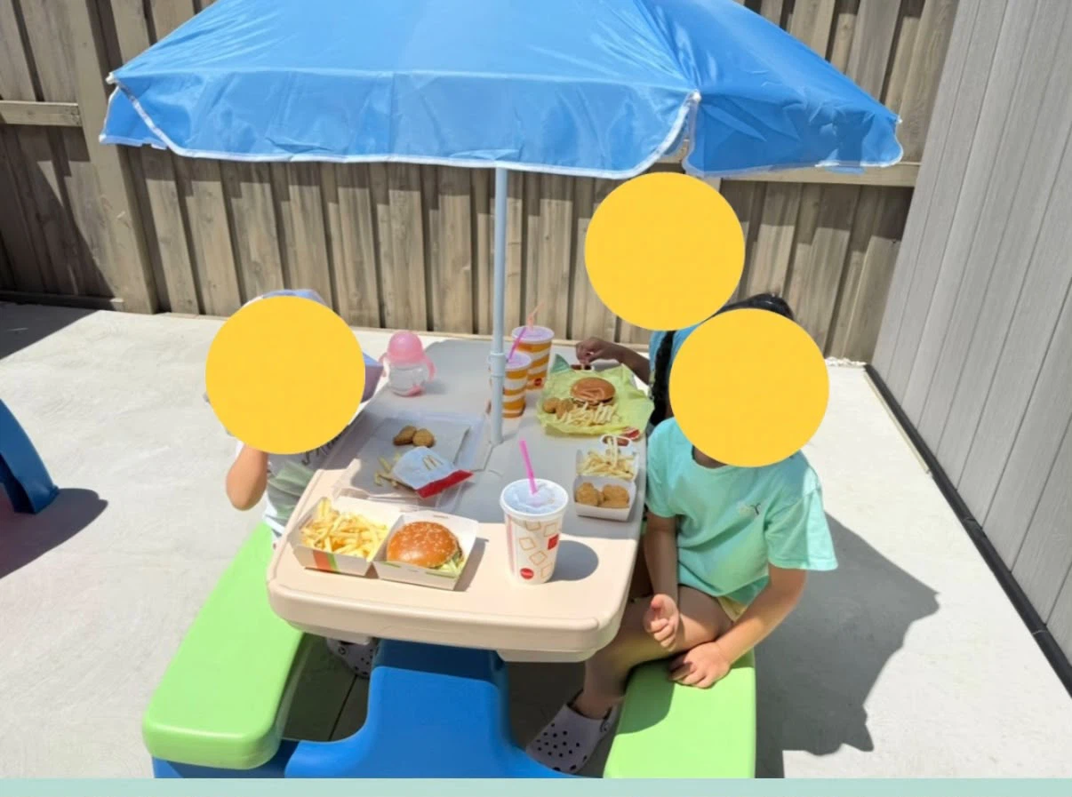 Little Tikes Easy Store Picnic Table with Umbrella