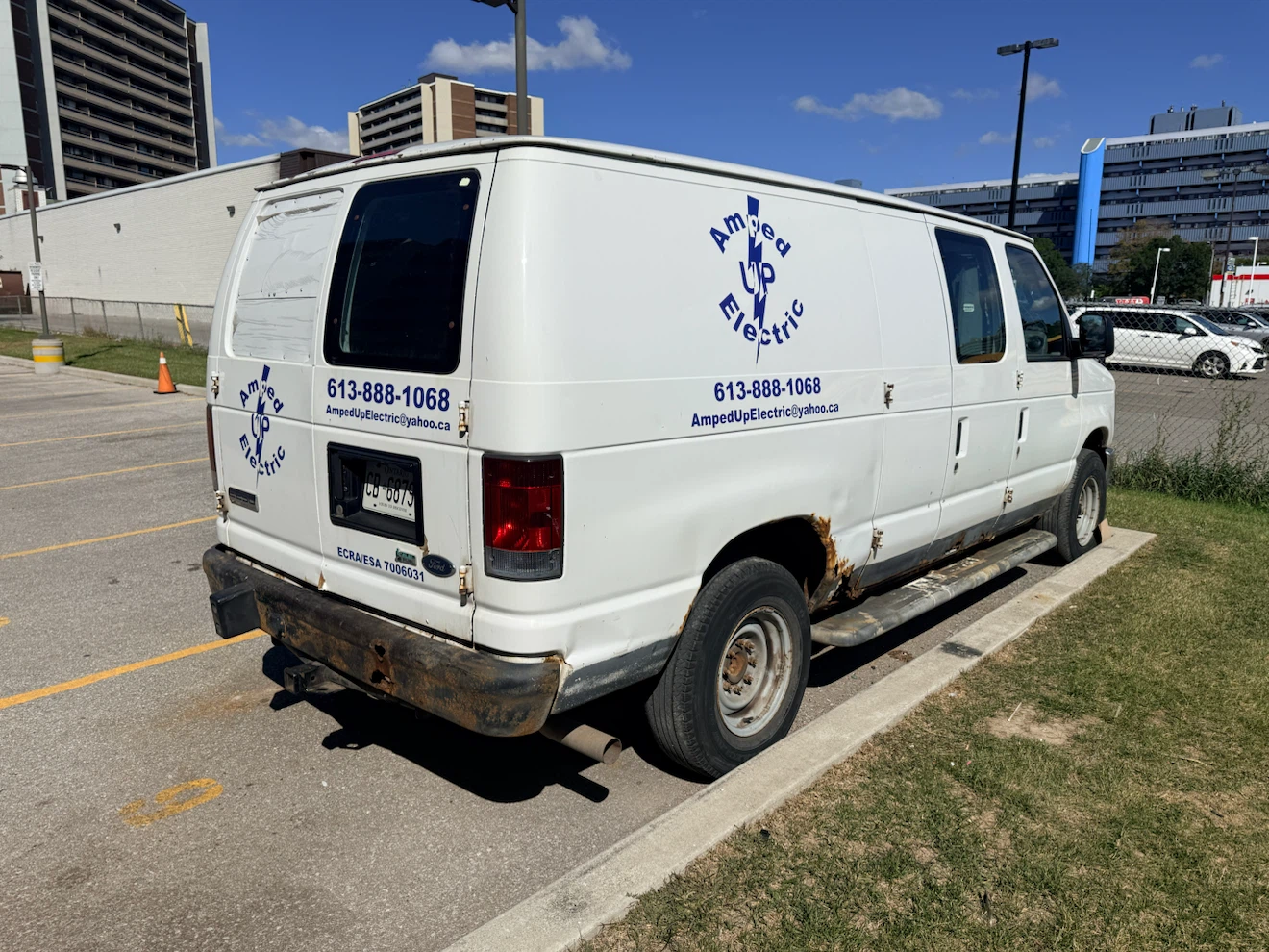 2010 Ford E-250 Cargo Van - photo 3